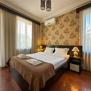 Hotel Four Brothers